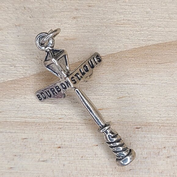 Vtg Sterling Silver Bourbon St. Louis Street Lamp Pendant Charm 925 - Picture 2 of 7